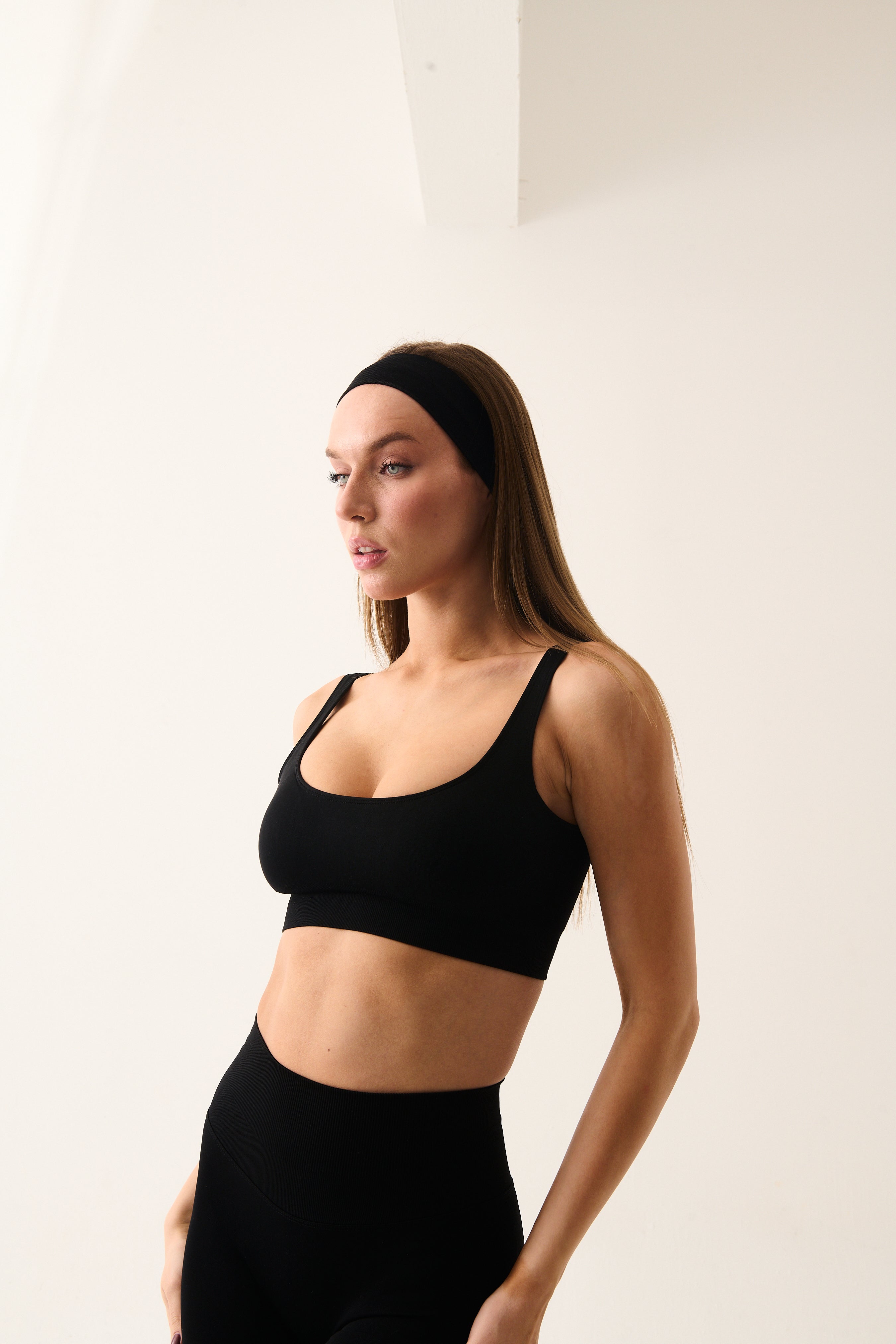 Niva Seamless Headband -Black